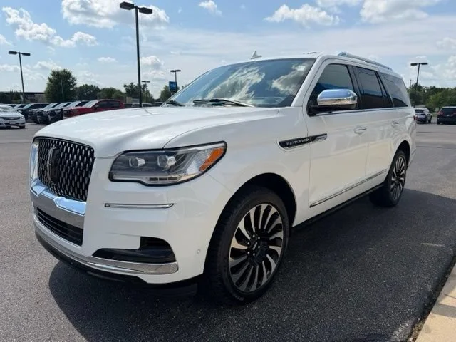 Used 2023  Lincoln Black Label image 3