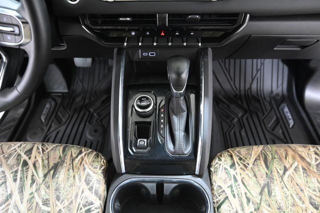 Used 2024 White GMC Elevation image 30
