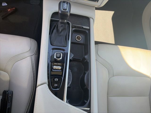 Used 2018  Volvo T6INSCRIPT image 14
