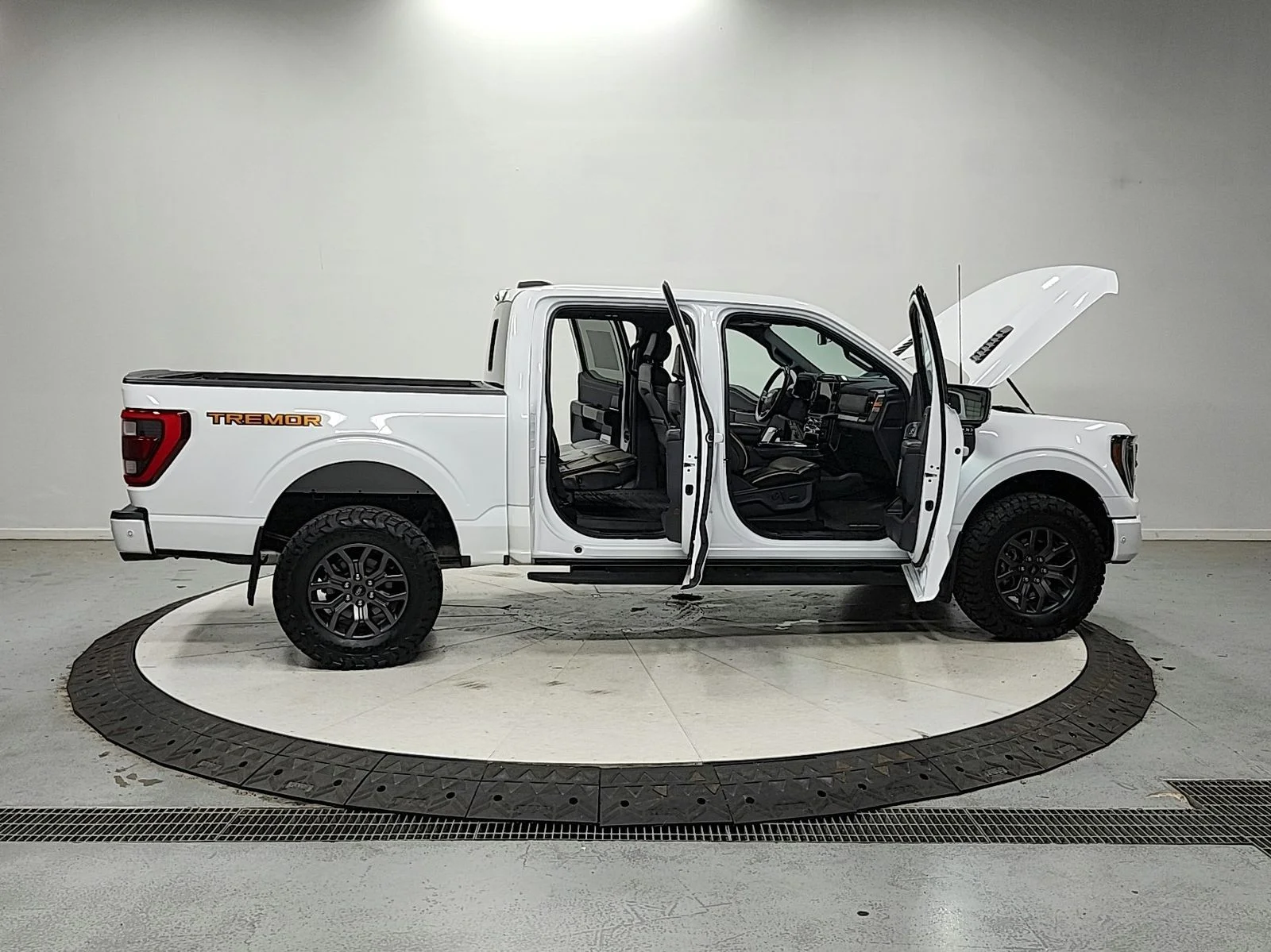 Used 2022 Oxford White Ford Tremor image 17