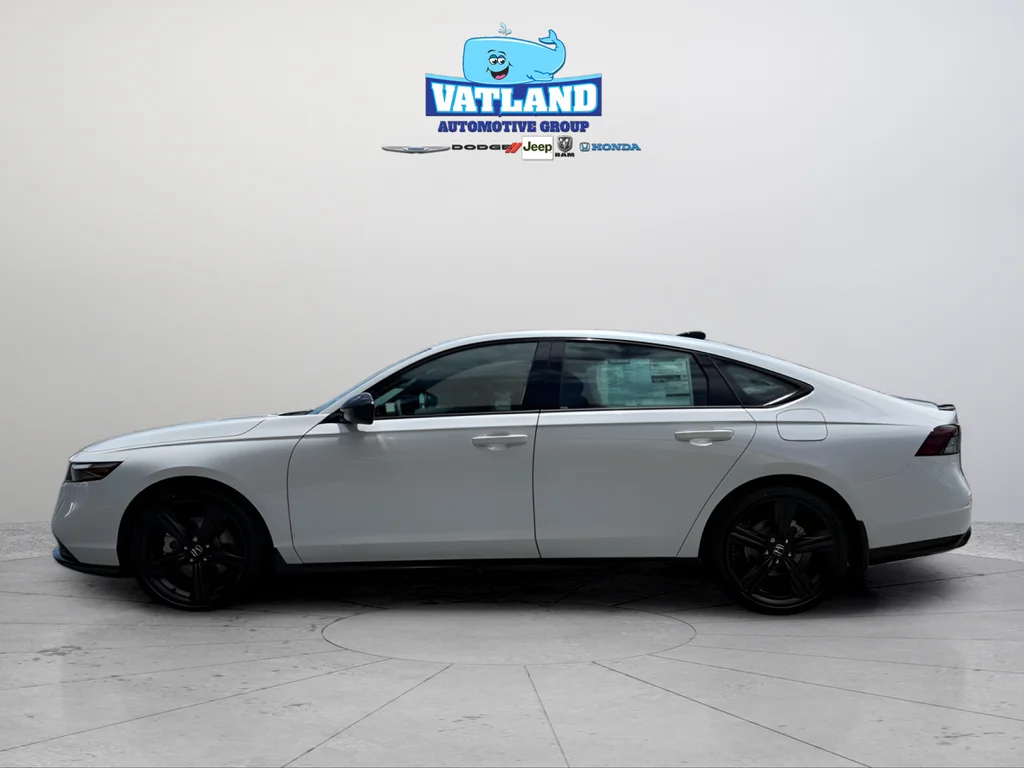 New 2026 Platinum White Pearl Honda Sport-L image 2