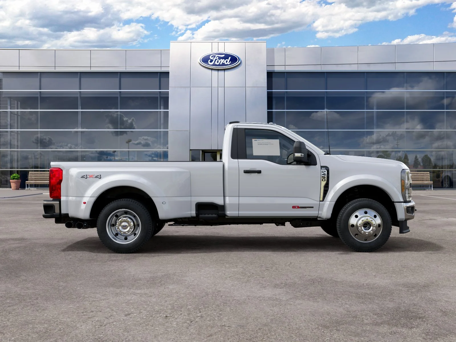 New 2027 Oxford White Ford XLT image 30