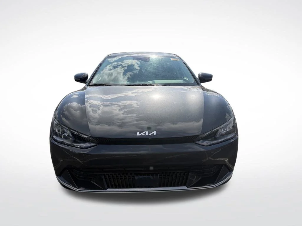 Used 2023 Gray Kia Wind image 2