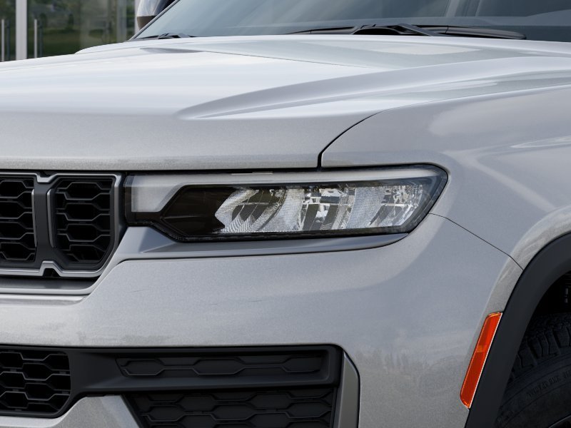 New 2026 Silver Zynith Exterior Paint Jeep Laredo Altitude image 10