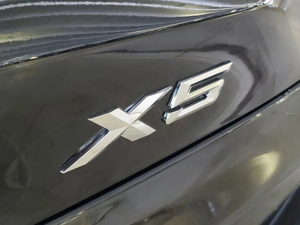 Used 2026 Black BMW sDrive40i image 6