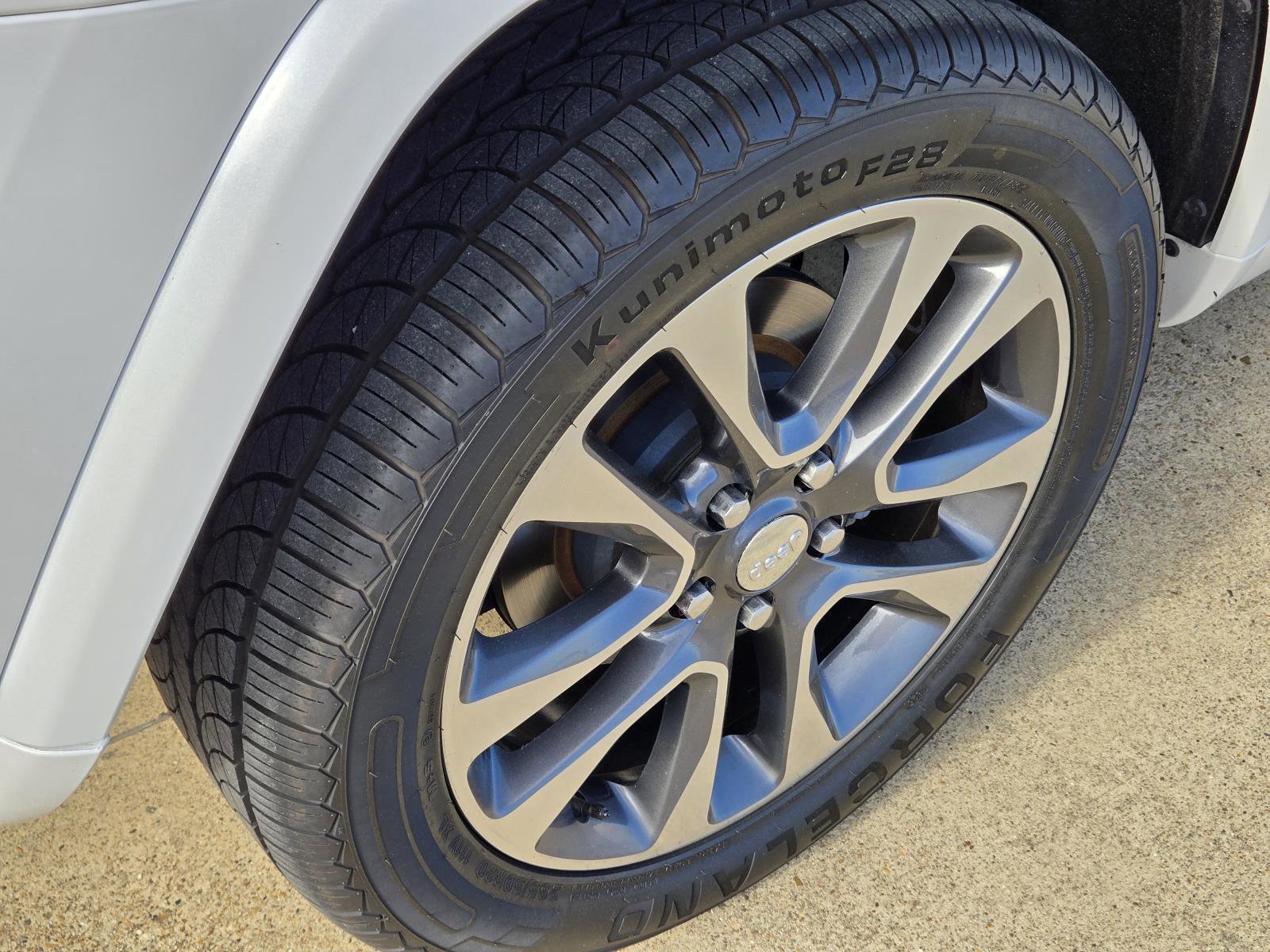 Used 2017 Ivory 3-Coat Jeep Overland image 11