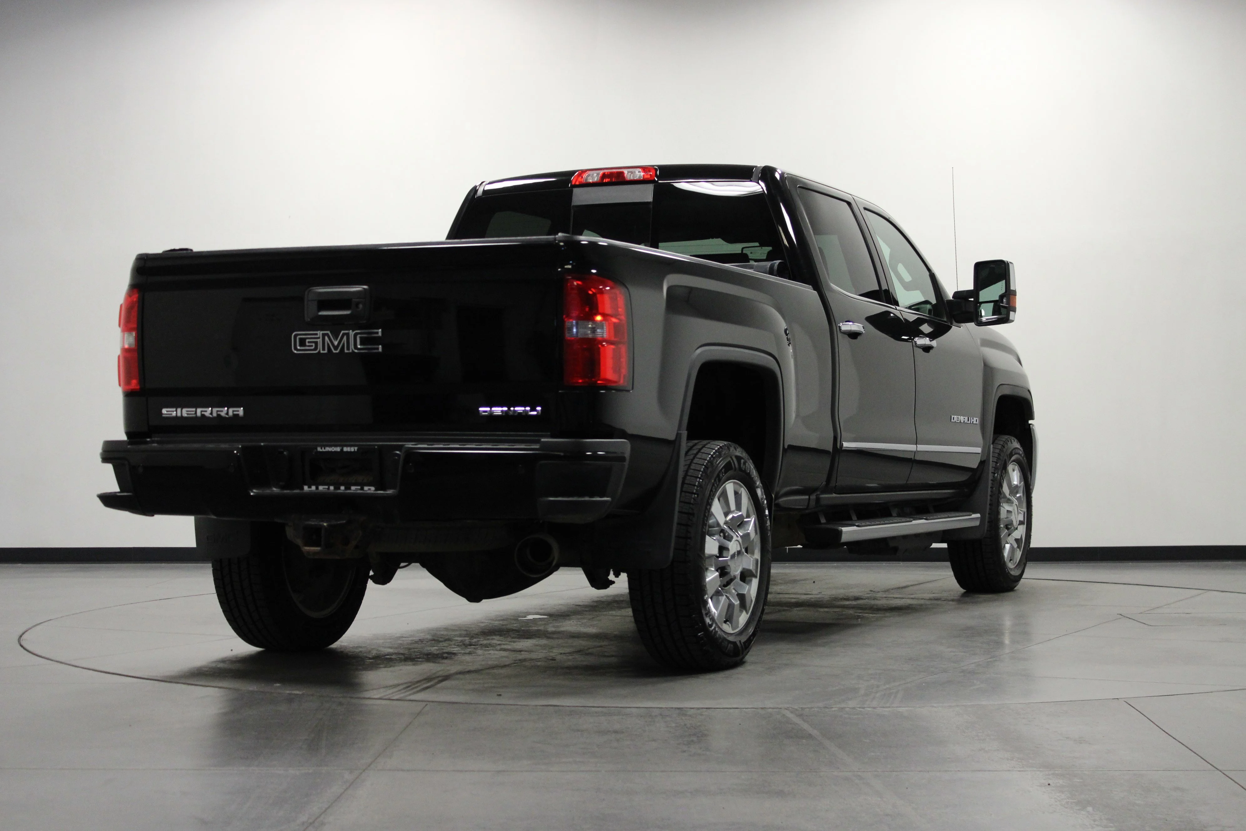 Used 2017 ONYX BLACK GMC Denali image 4