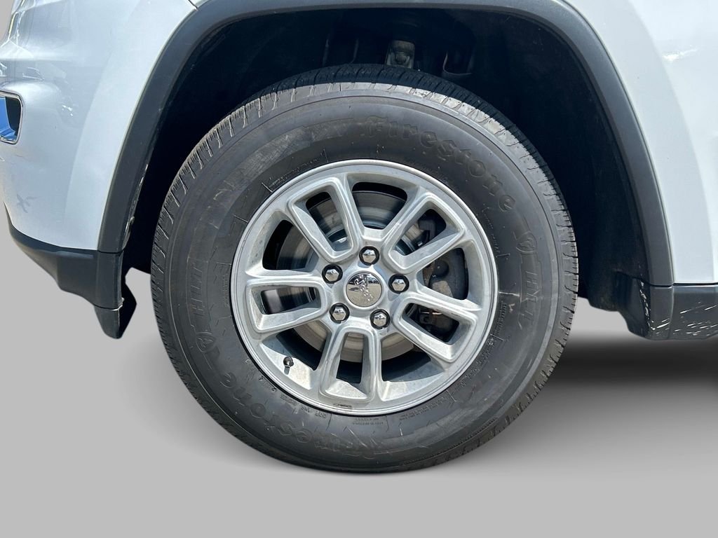 Used 2020 White Jeep Laredo E image 9