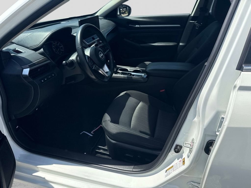 Used 2023 White Nissan 2.5 SV image 14