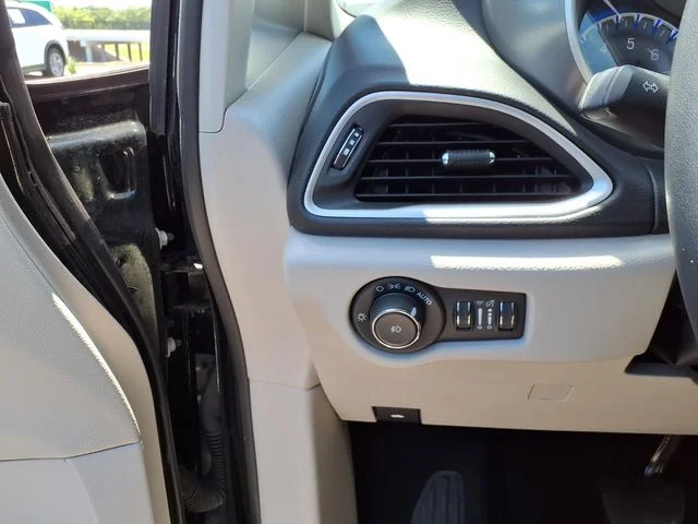 Used 2023 Black Chrysler Touring L image 16
