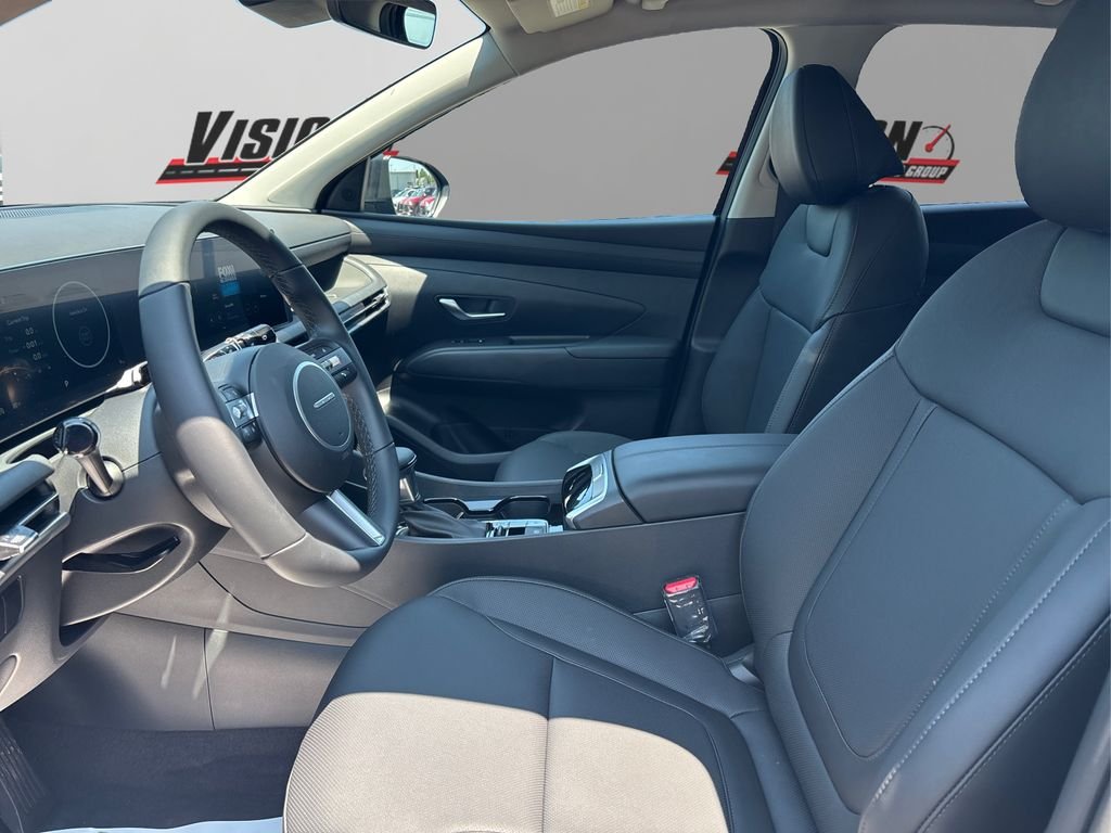 Used 2025 Black Hyundai SEL Convenience image 9