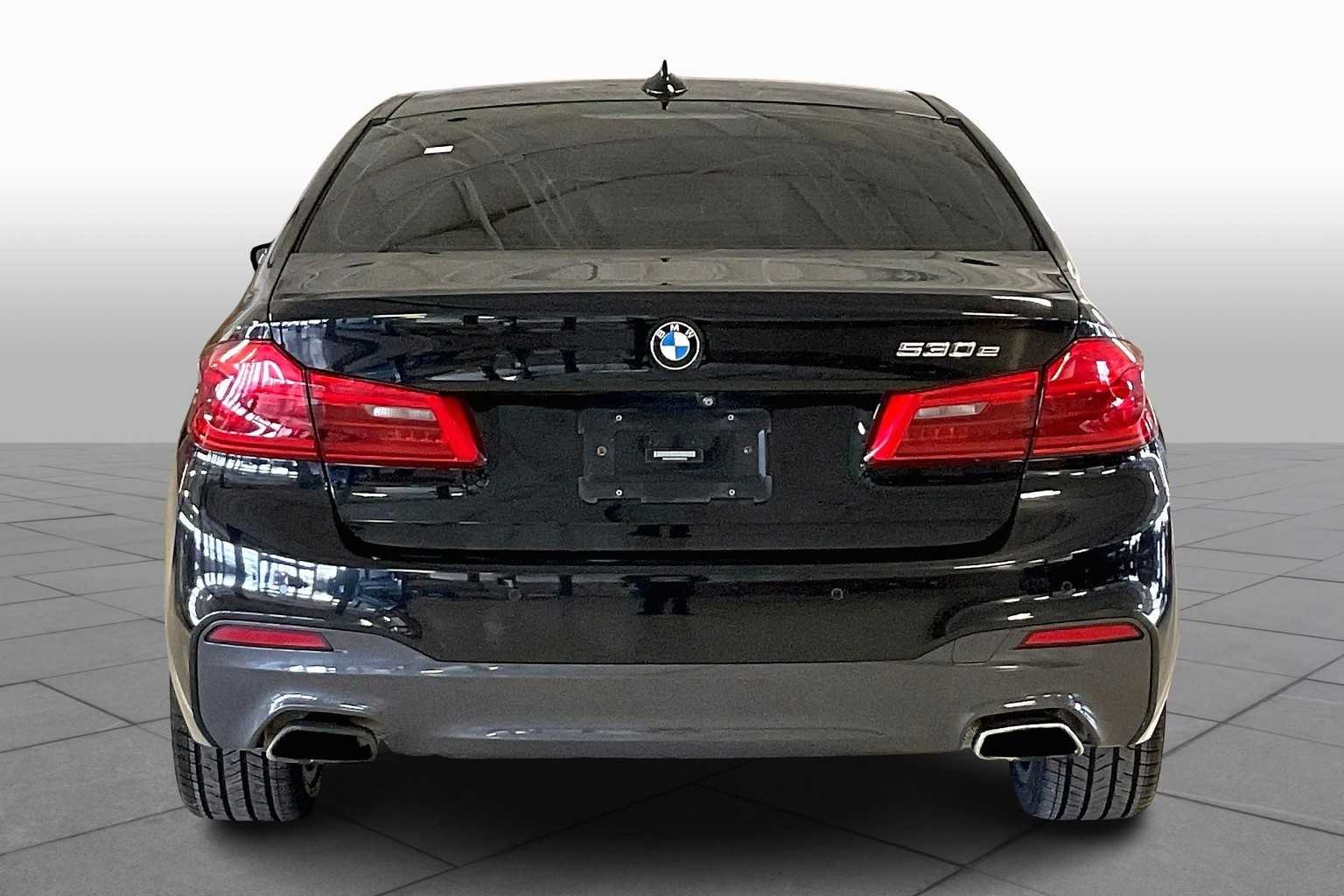 Used 2019 Black Sapphire Metallic BMW 530e iPerformance image 4