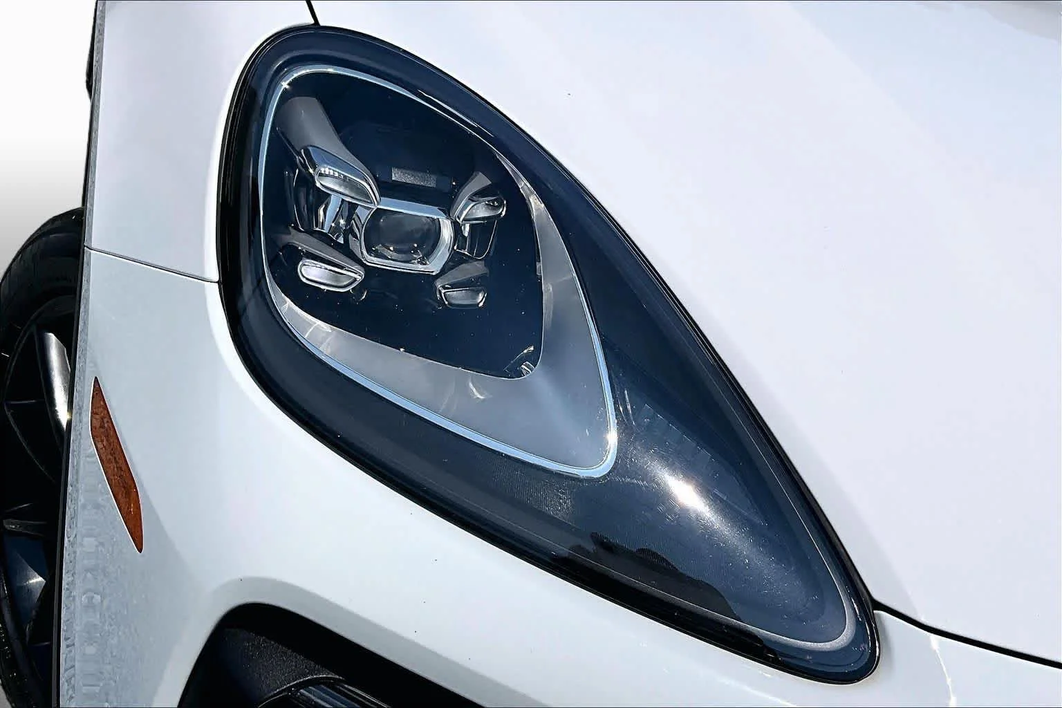 Used 2020 White Porsche  image 28