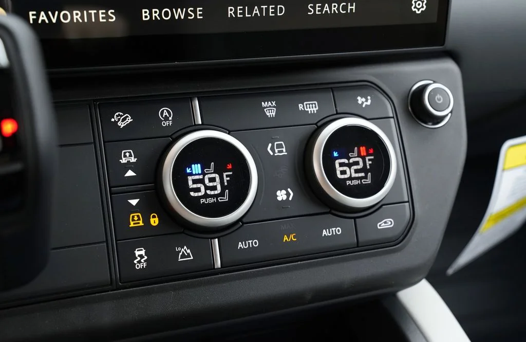 New 2026 Tasman Blue Land Rover X-Dynamic SE image 28
