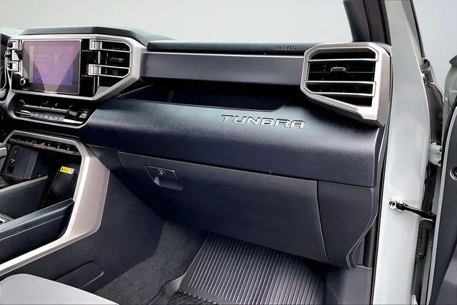 Used 2025  Toyota SR5 image 21