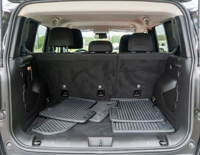 Used 2023 Black Jeep Latitude image 11