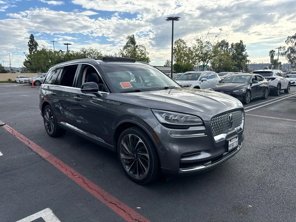 Used 2022 Gray Lincoln Reserve image 2
