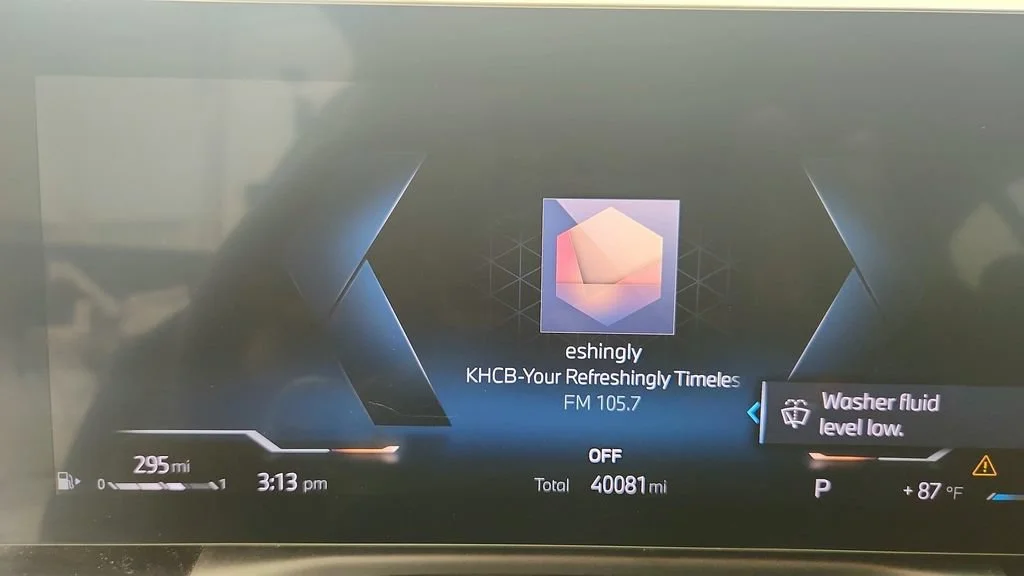 2025 BMW 3 Series 330i - Photo 17