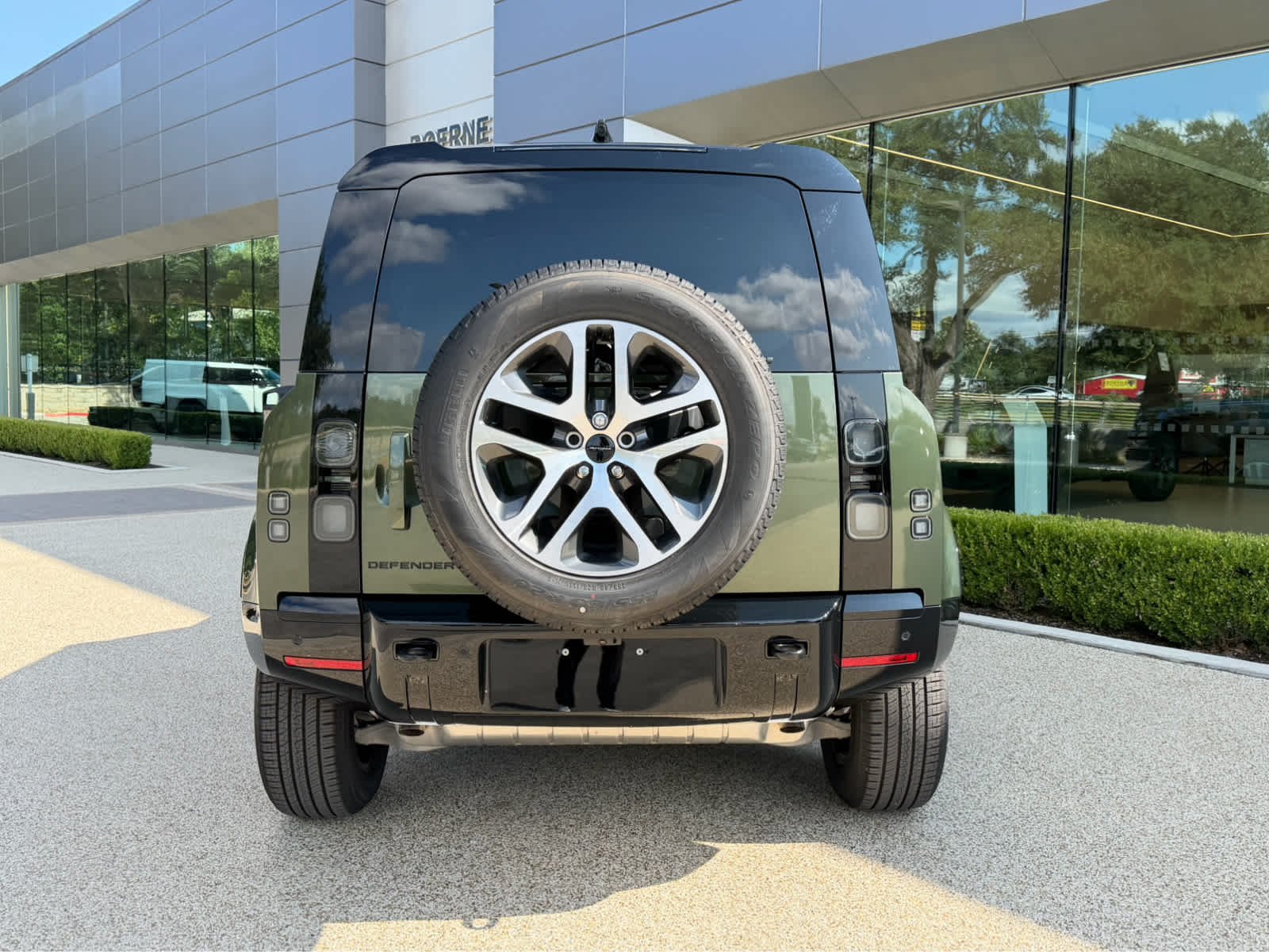 New 2026 Woolstone Green Land Rover X-Dynamic SE image 5