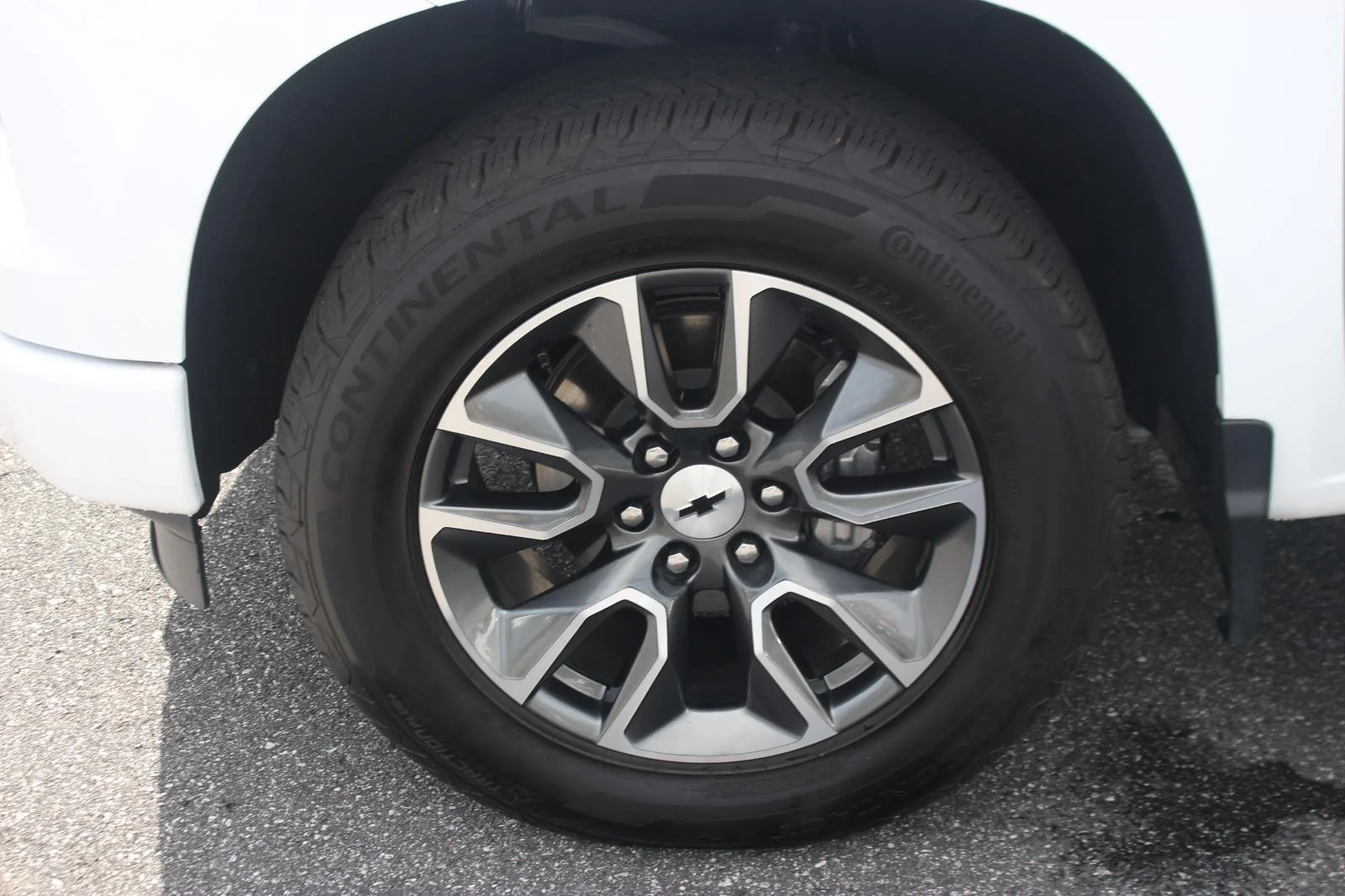 Used 2024 Summit White Chevrolet RST image 40