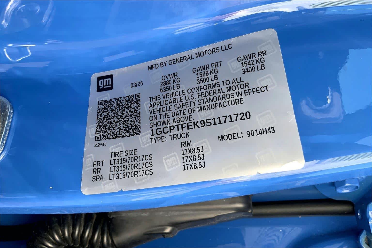 Used 2025 Reef Blue Metallic Chevrolet ZR2 image 37