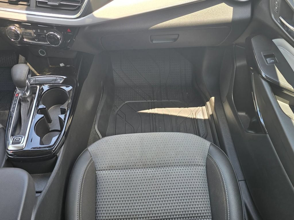 Used 2024 Summit White Chevrolet LT image 17