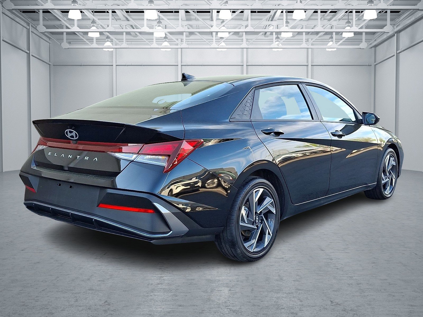 Used 2025 Abyss Black Hyundai SEL Sport image 5