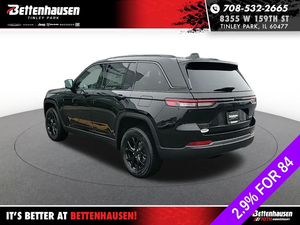 New 2026 Diamond Black Crystal Pearl-Coat Exterior Paint Jeep Altitude image 7