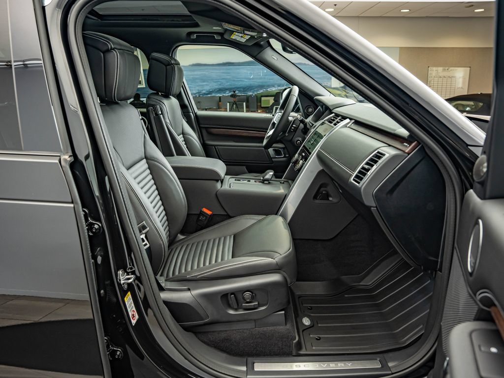New 2026 Santorini Black Land Rover Dynamic SE image 34