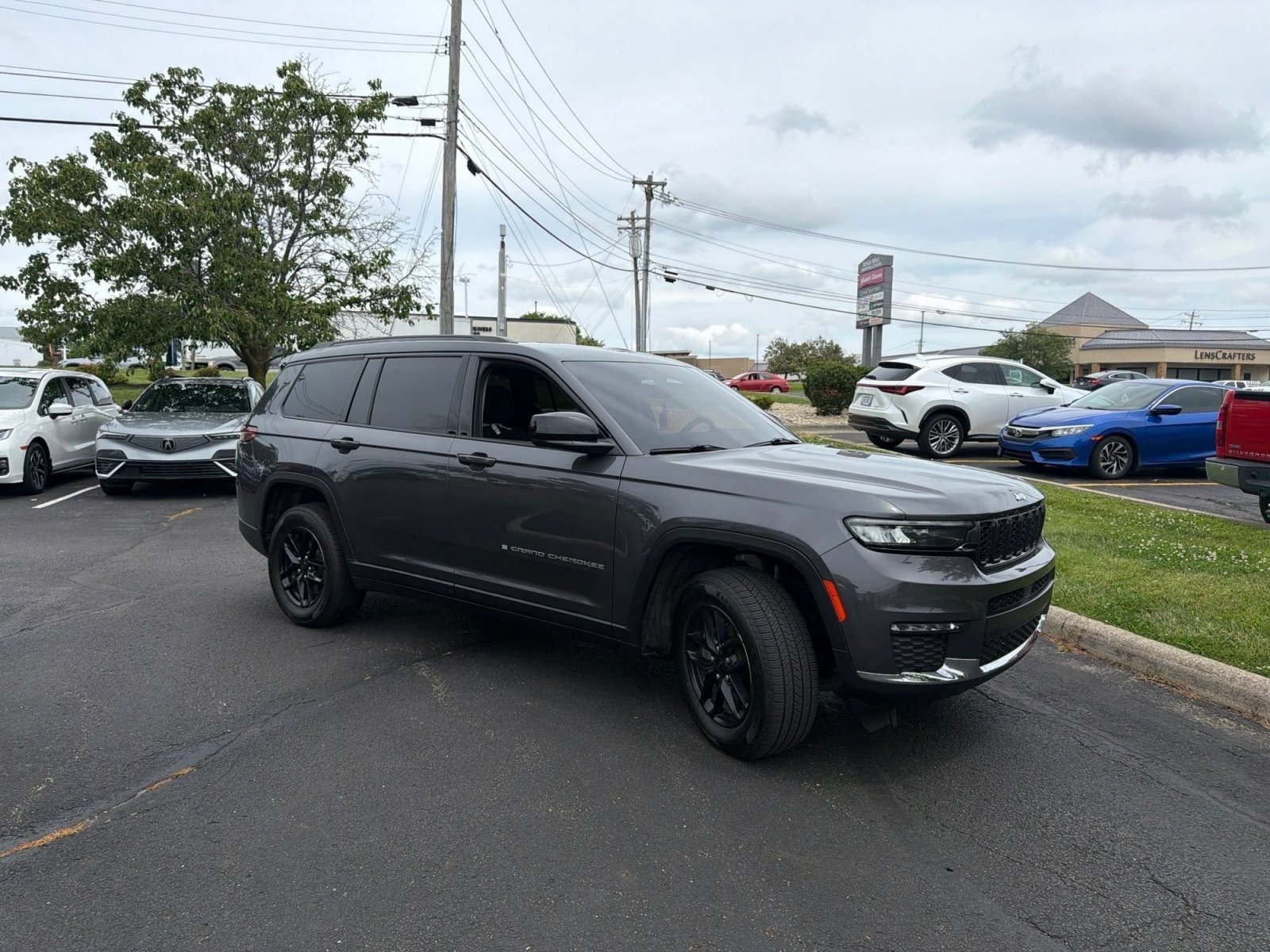 Used 2023 Baltic Gray Metallic Clearcoat Jeep Laredo image 16