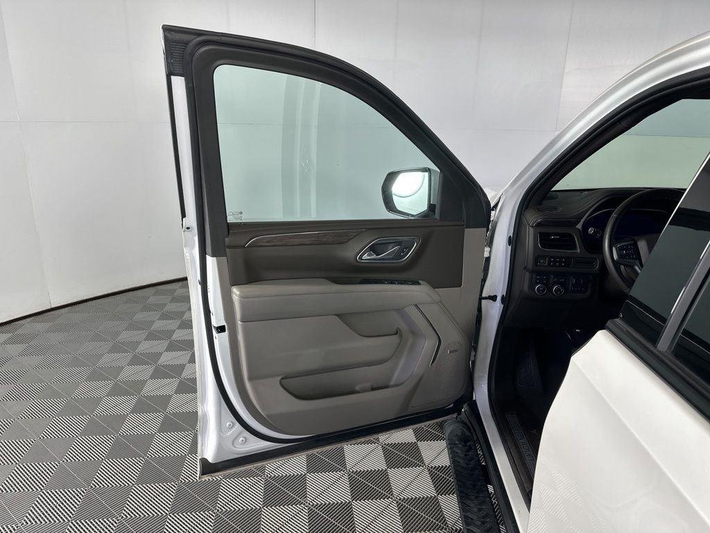 Used 2023 Pearl Chevrolet Z71 image 20