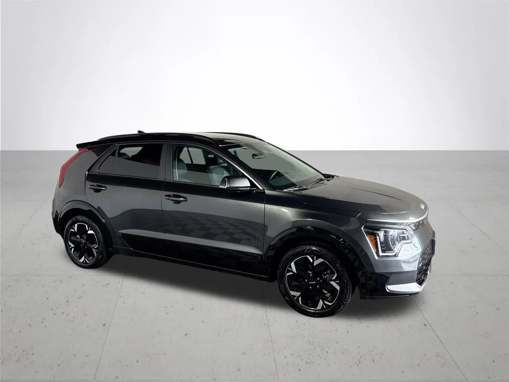 Used 2024 Gray Kia Wind image 4