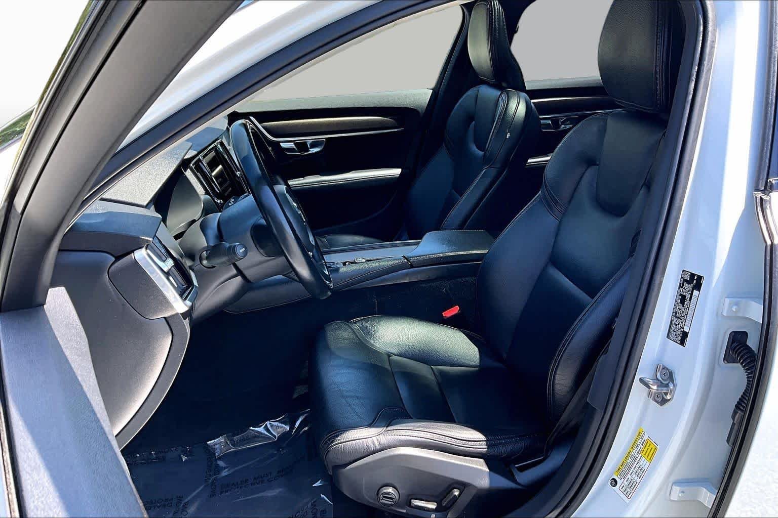 Used 2020 Crystal White Pearl Metallic Volvo  image 8