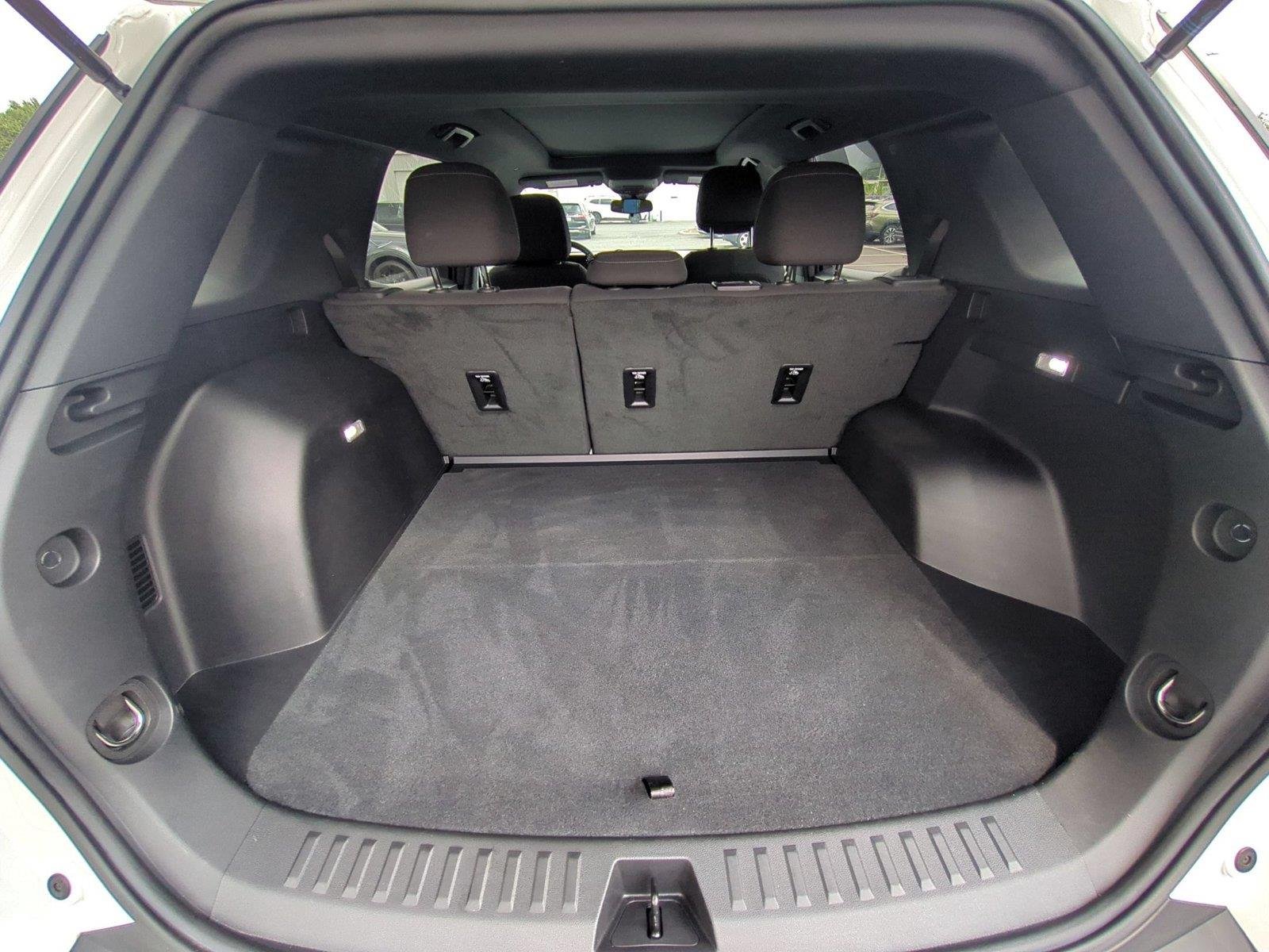 Used 2025 Summit White Chevrolet FWD LT image 36