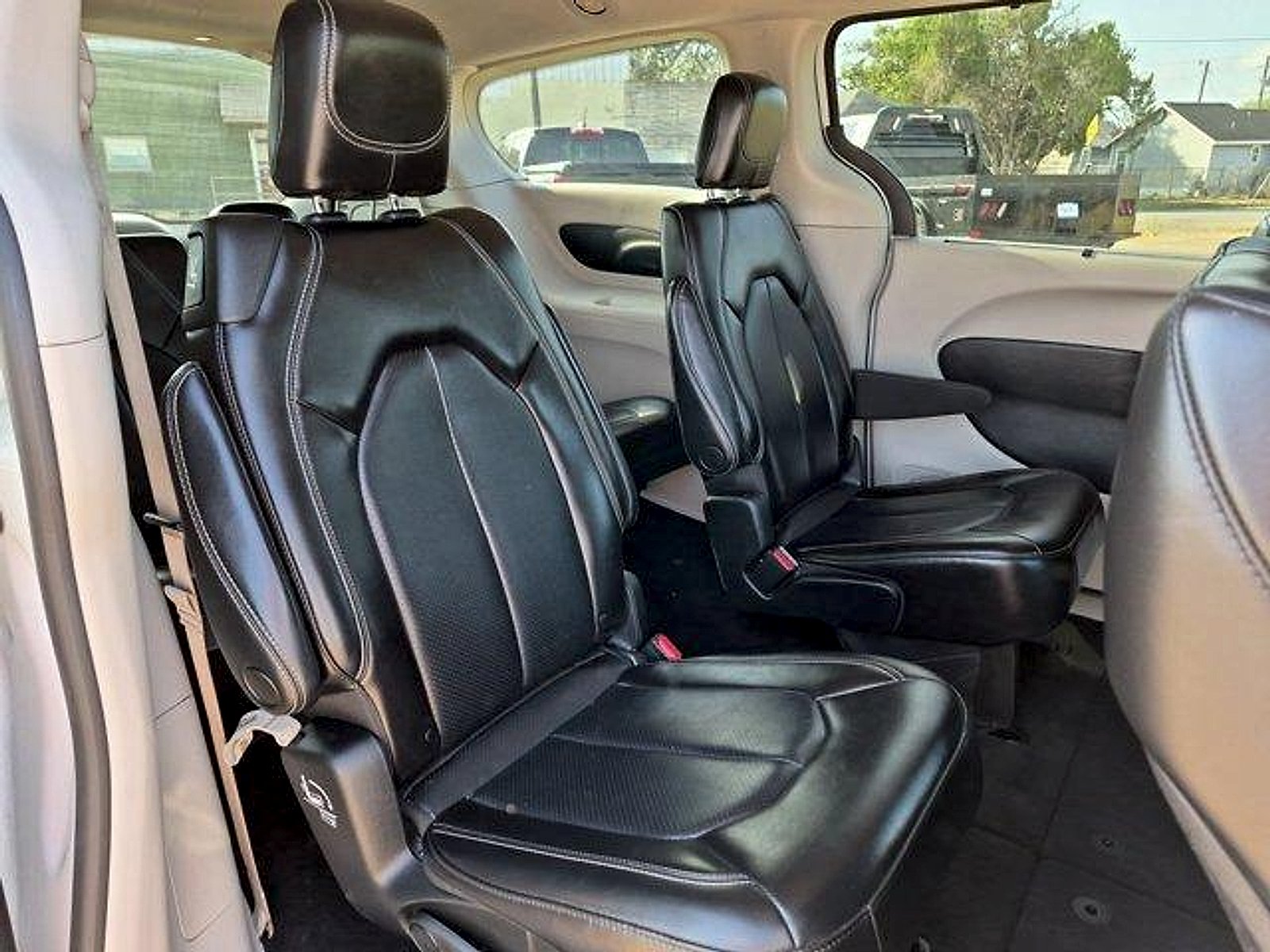 Used 2023 Bright White Clearcoat Chrysler Touring L image 25