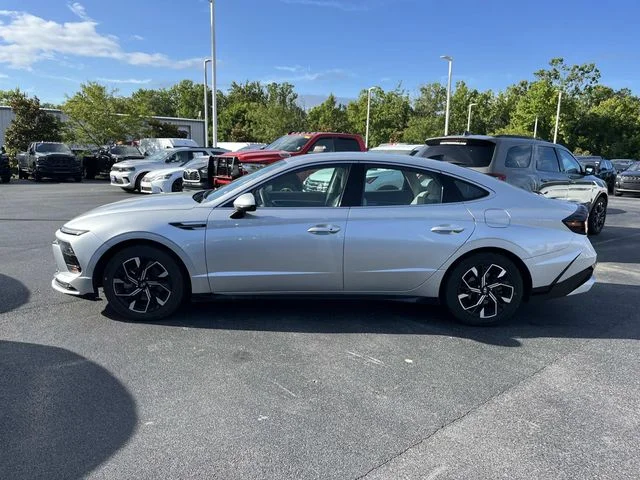 Used 2024 Silver Hyundai SEL image 6