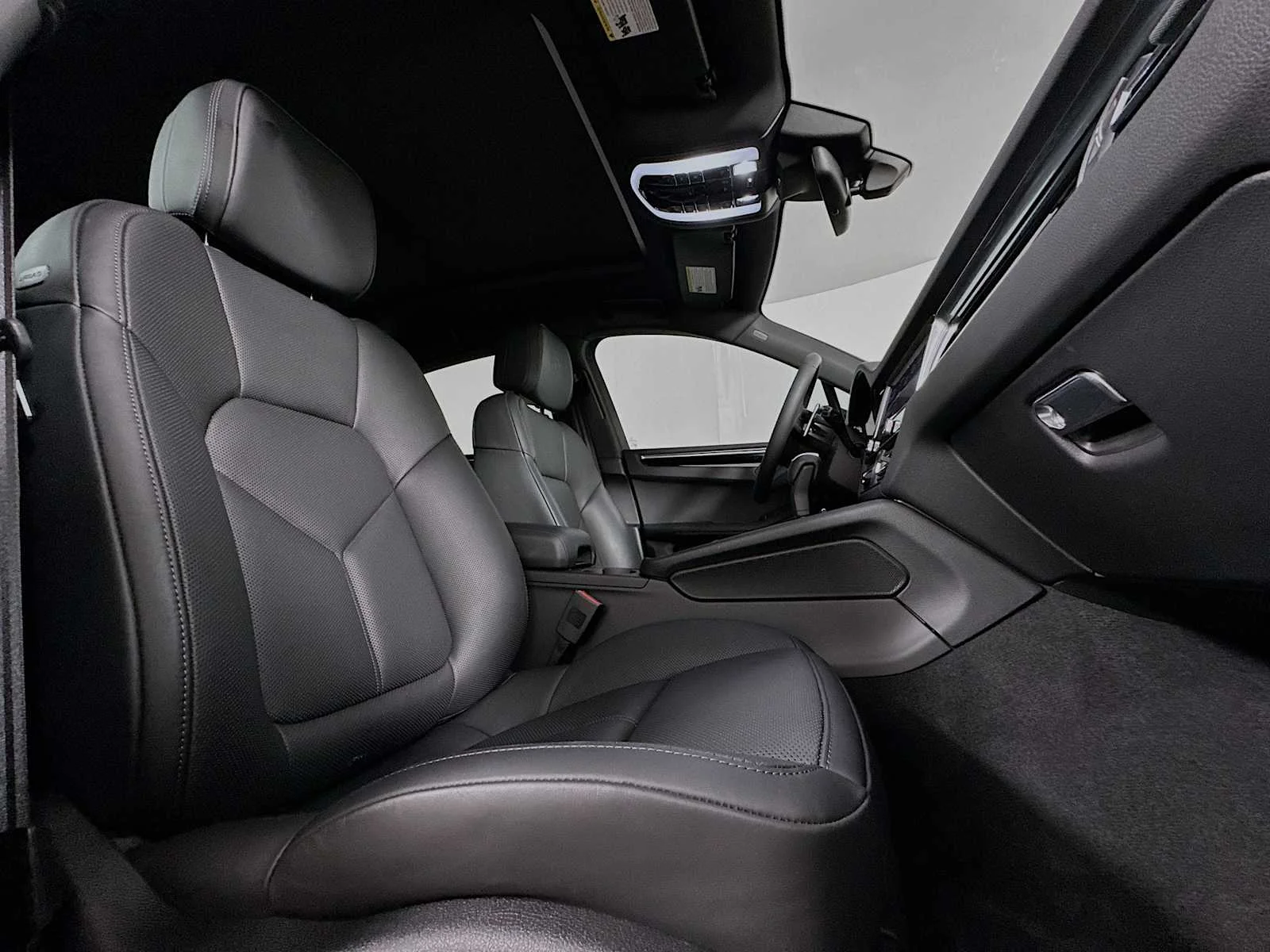 2025 Porsche Macan - Photo 30