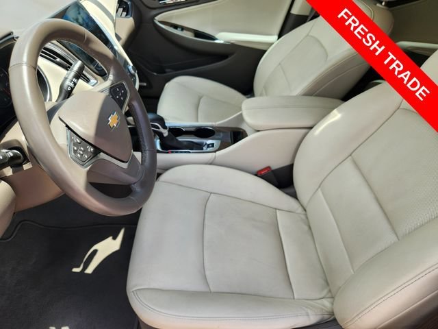 Used 2024 Mineral Gray Metallic Chevrolet 2LT image 12