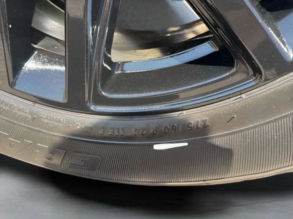 Used 2021 SUMMIT WHITE GMC Elevation image 37