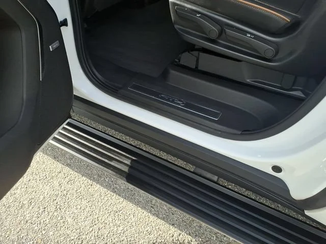 Used 2023 Summit White GMC AT4 image 12