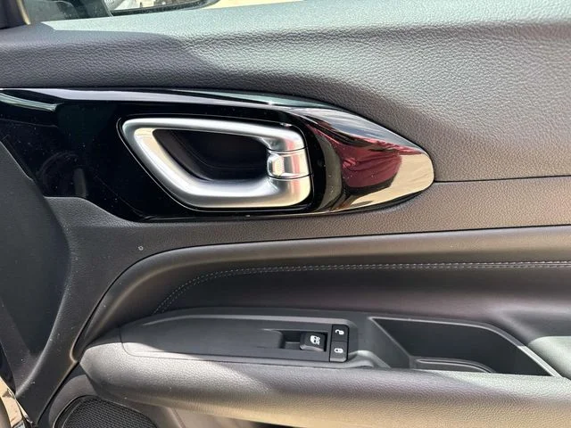 New 2026 Black Jeep Latitude image 16