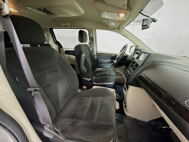 Used 2016 Silver Dodge SE image 28