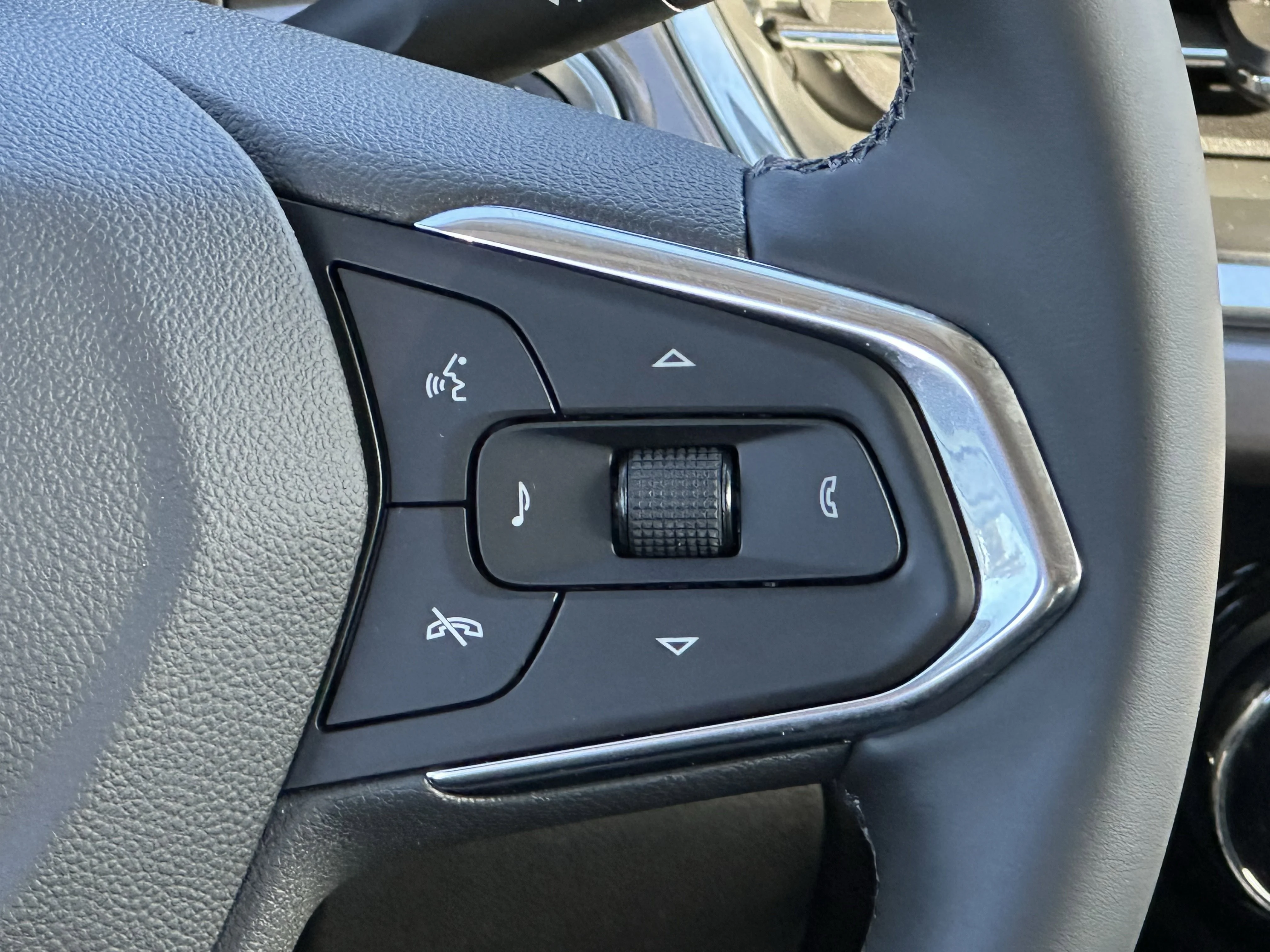 New 2026 Summit White Chevrolet ACTIV image 12
