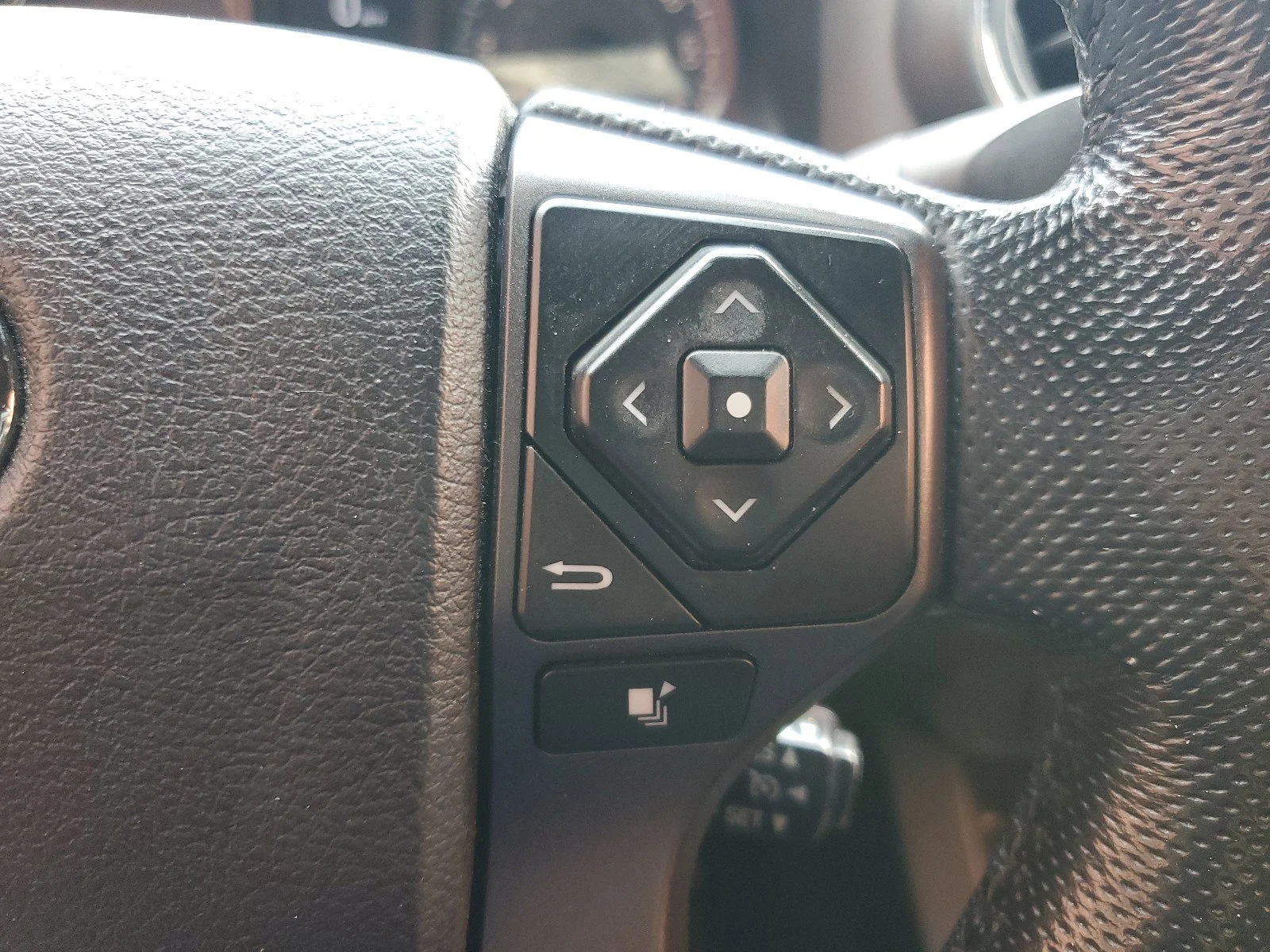Used 2016  Toyota  image 24