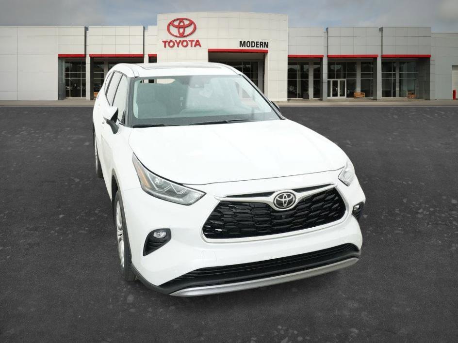New 2026 Wind Chill Pearl Toyota Hybrid Platinum image 6