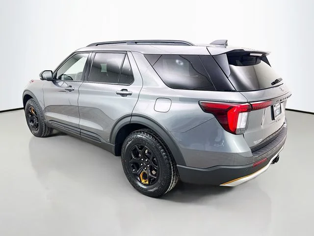 New 2026 Carbonized Gray Metallic Ford Tremor® image 5