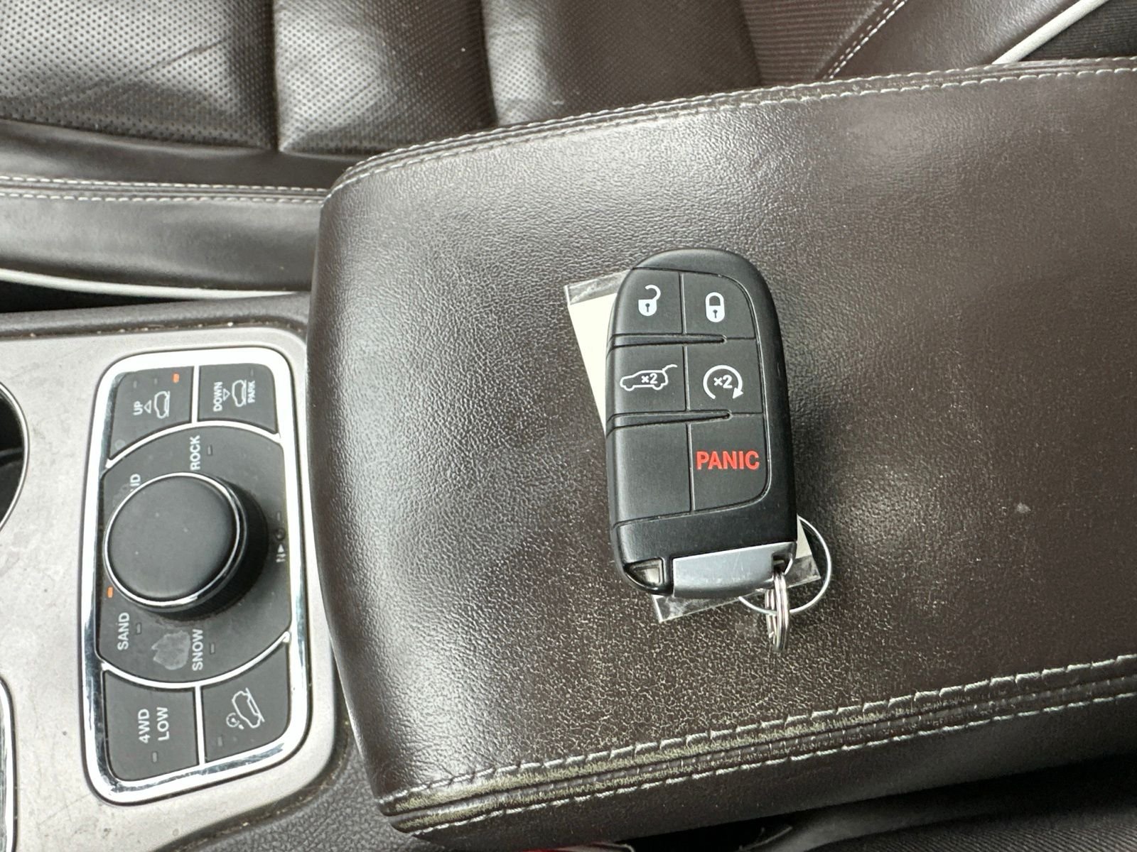 Used 2019 Red Jeep Overland image 8