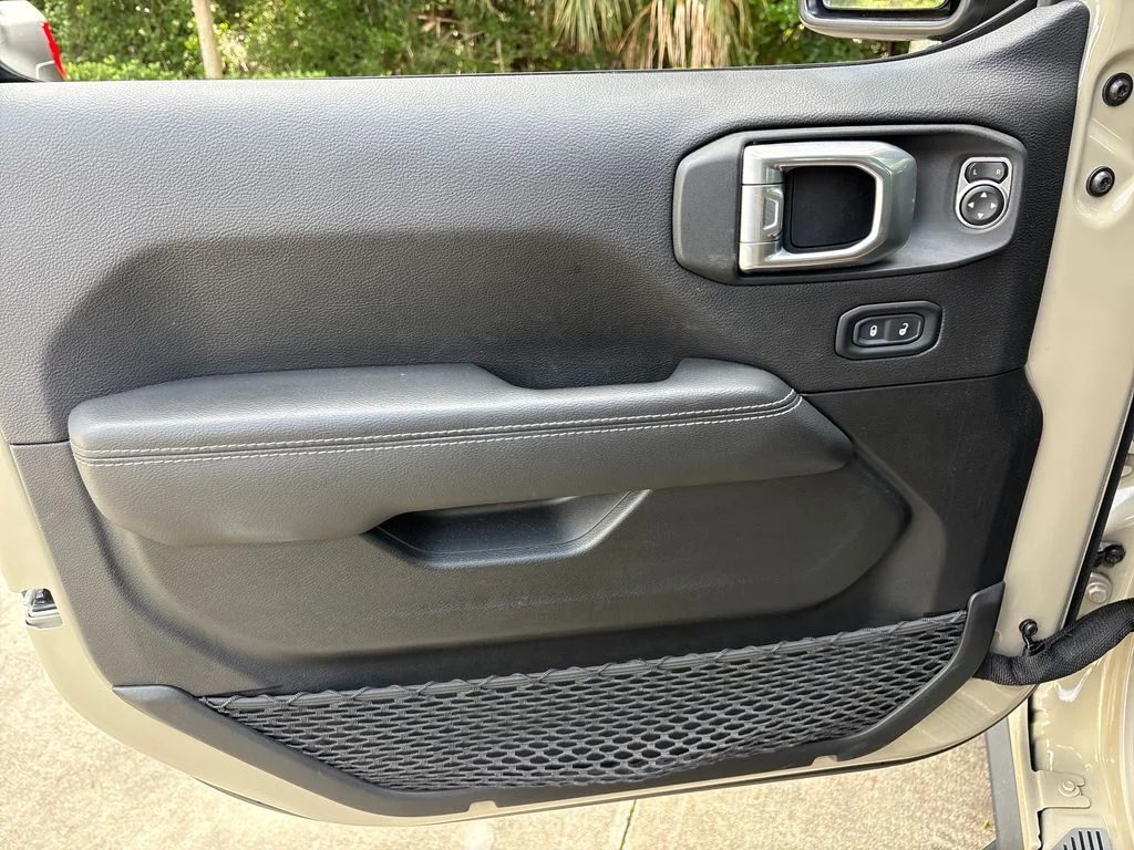 Used 2022 Beige Jeep Rubicon image 16