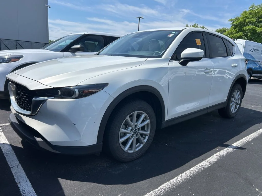 2023 Mazda CX-5 S Preferred package Auto AWD's photo