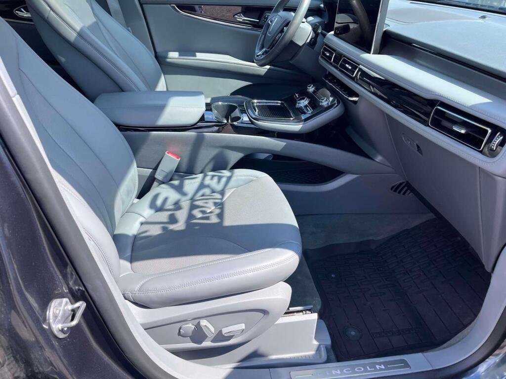 Used 2023 Flight Blue Lincoln Reserve image 22